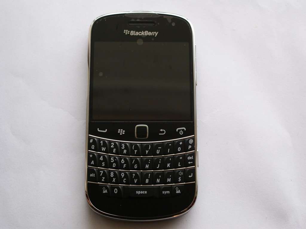 Unlocked 4G Blackberry Bold 9900 at T 3G 8GB OS7 5MP 1 2GHz CPU 768MB RAM